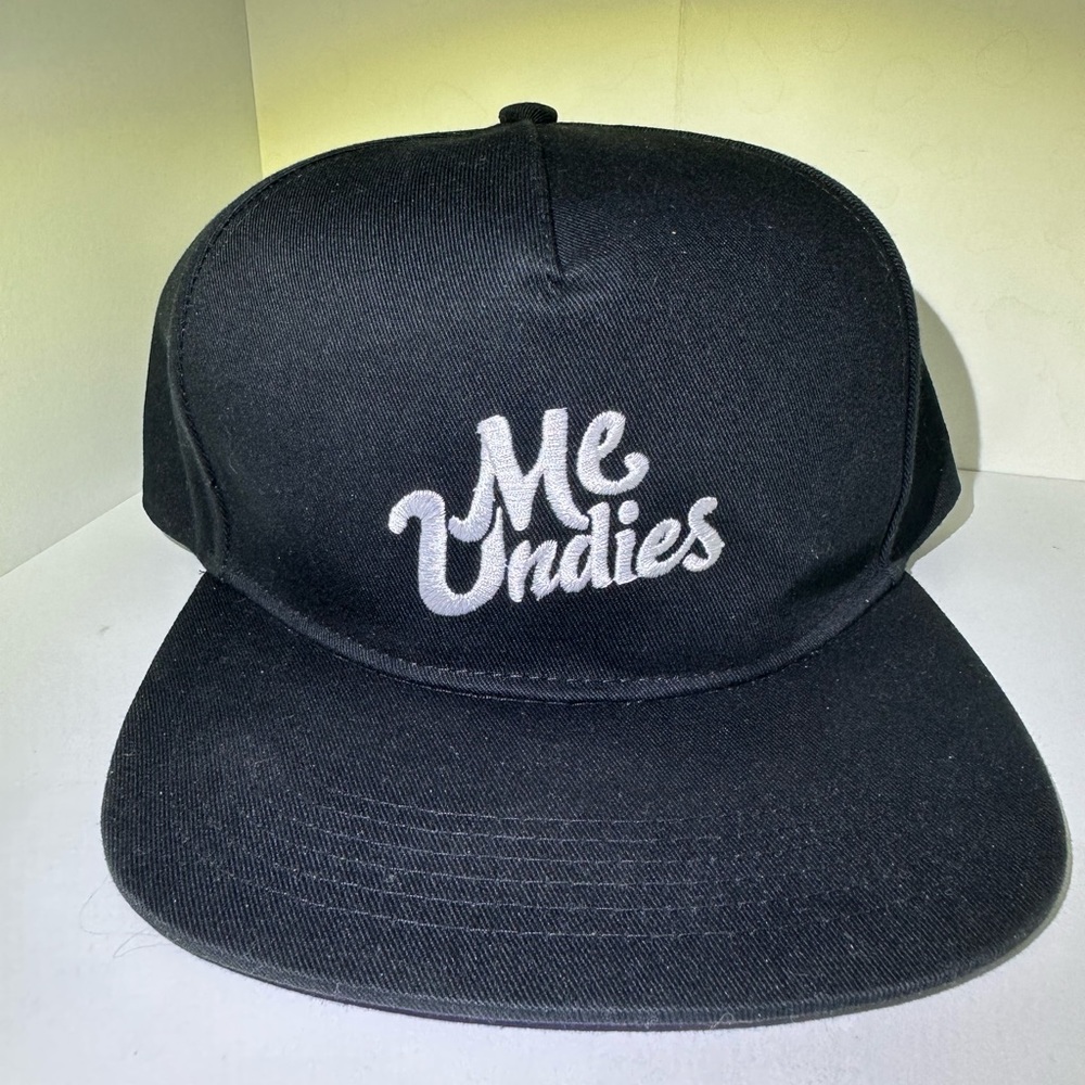 This cap has been worn only a couple times .